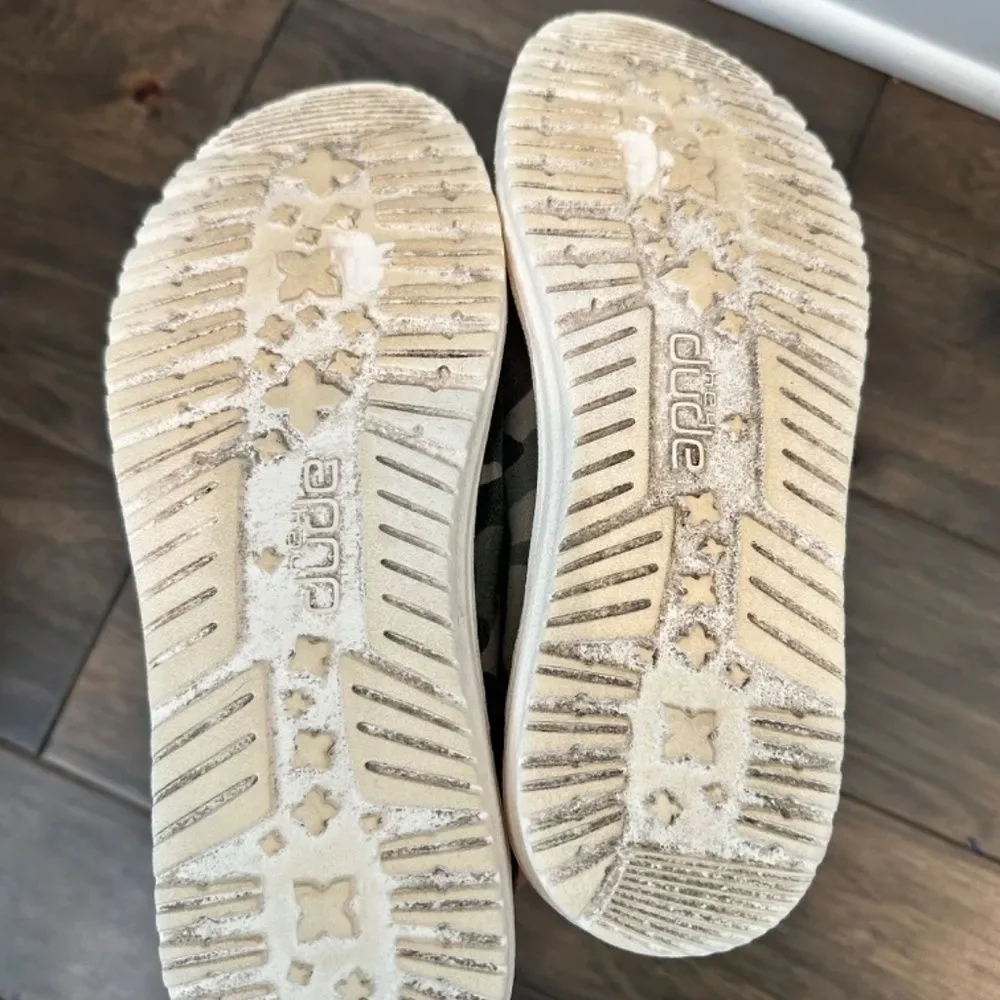 Hey Dude Wendy Grey Green Camo Lace Up Lightweight Shoes - Size 6 - EUC
